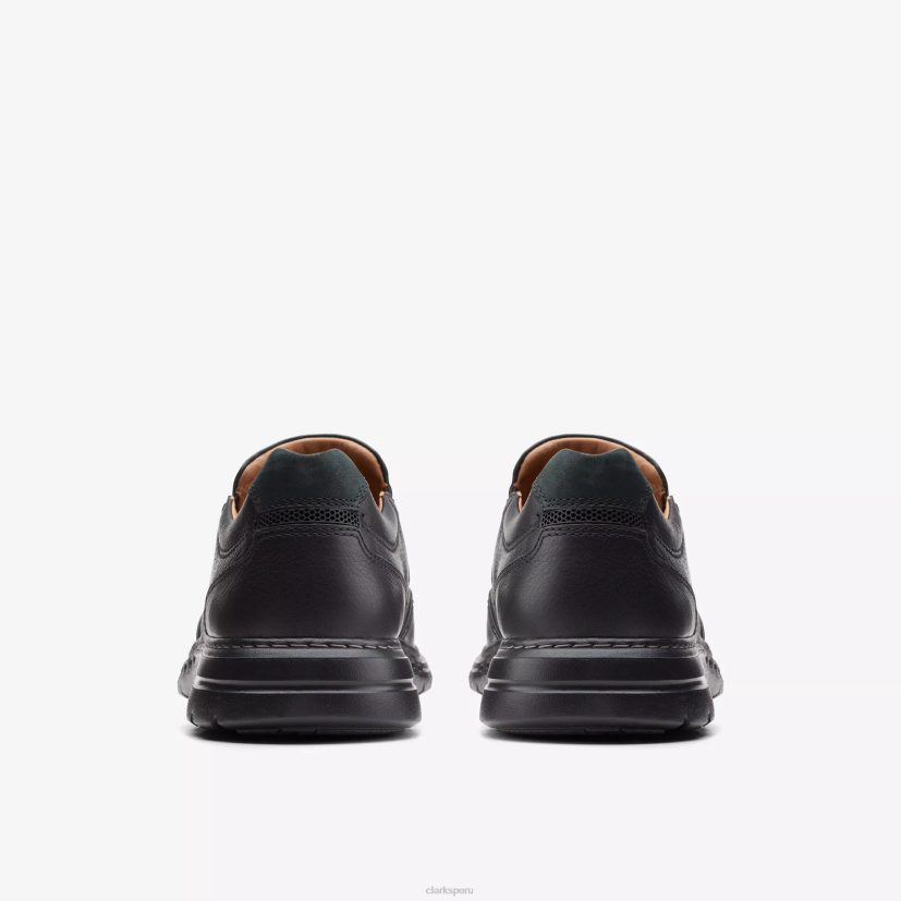 HZVP761 un paso de pelea cuero negro Clarks