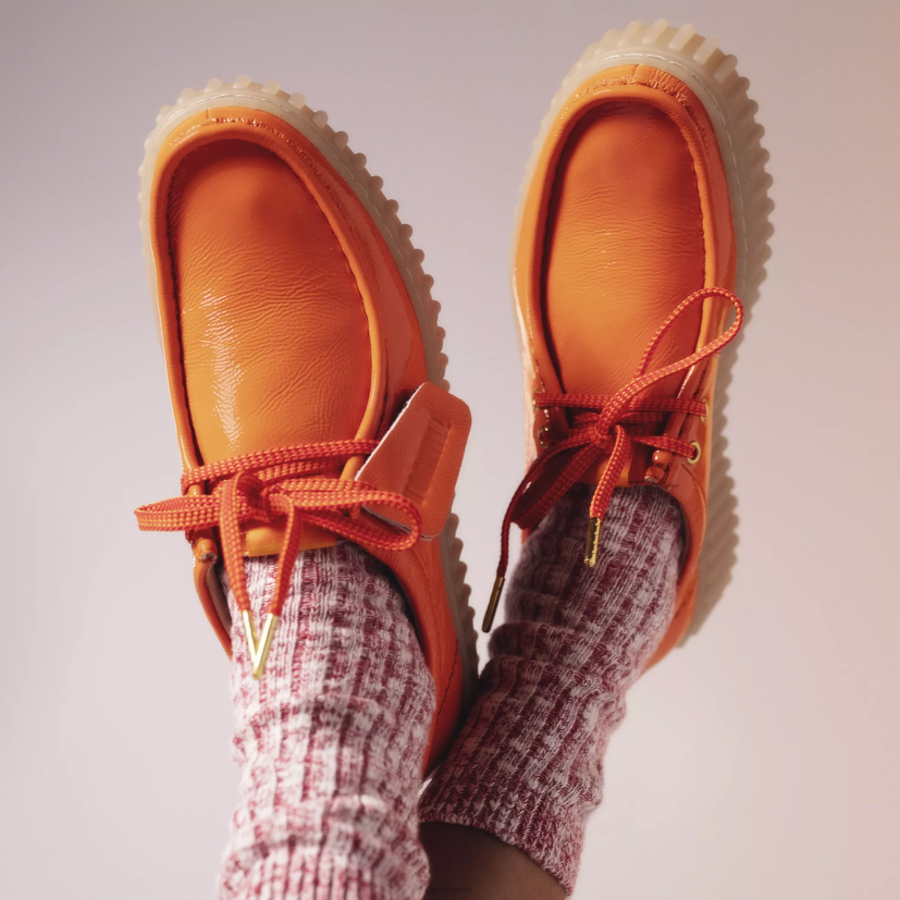 HZVP573 abeja torhill charol naranja Clarks