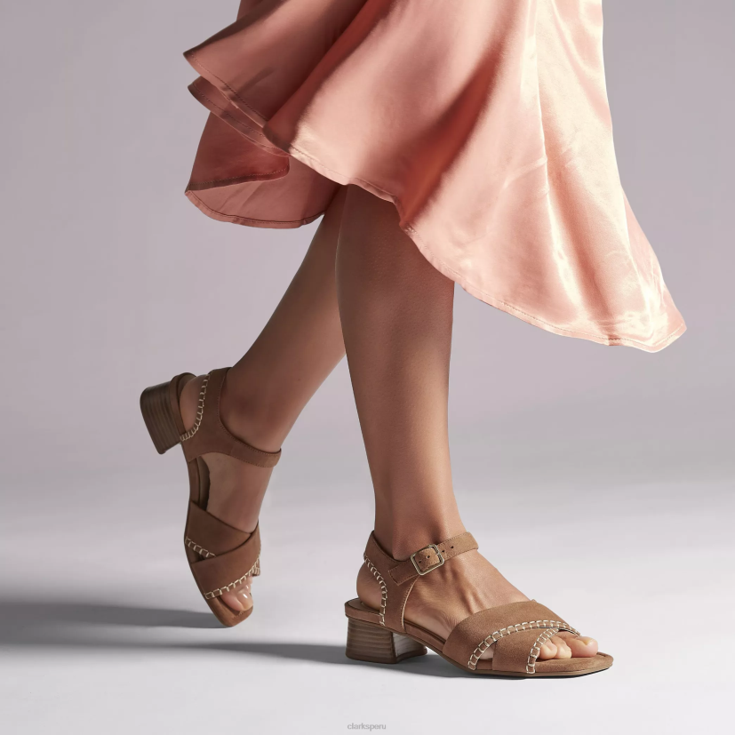 HZVP117 serina35 cruz gamuza color canela Clarks