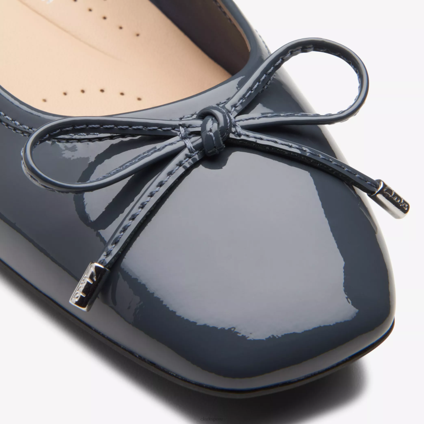 HZVP257 ubree 15 pasos patente azul marino Clarks