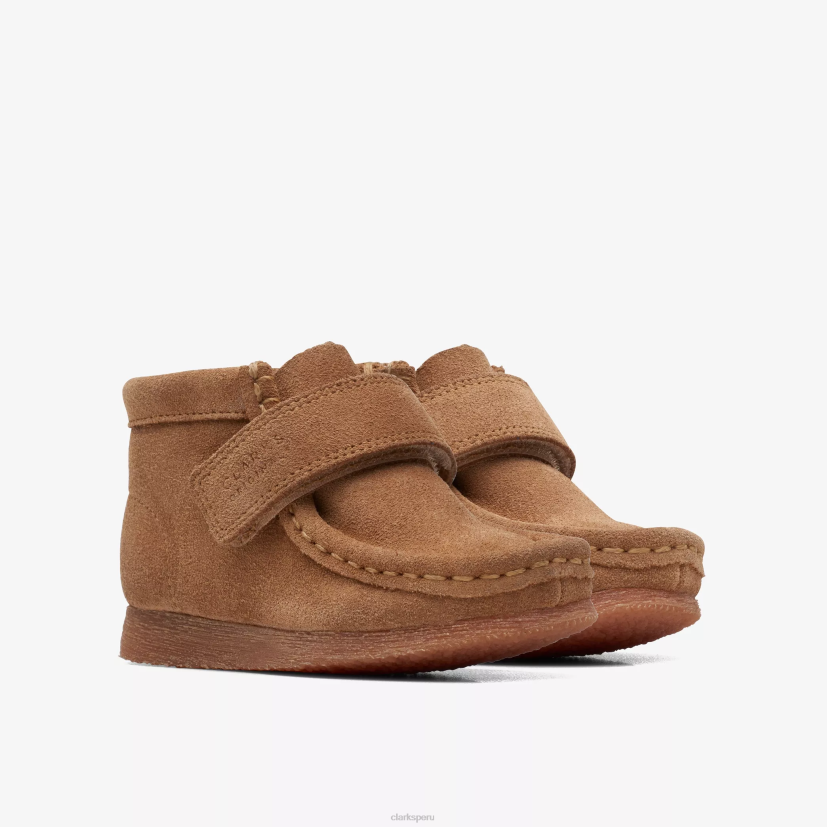 HZVP1014 bota wallabee niño gamuza de trigo Clarks